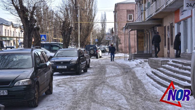 Նինոծմինդա քաղաքի փողոցների սառցակալած մայթերը վտանգավոր են հետիոտնի անցուդարձի համար