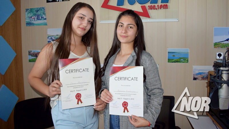 Նինոծմինդայից 3 աշակերտուհիներ մասնակցեցին ամառային դպրոցի դասընթացներին Ցխնեթիում