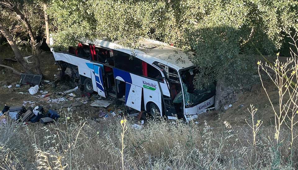 Ավտոբուսը մայրուղուց ընկել է, մահացել է 12, վիրավորվել 19 մարդ