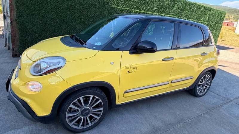 Վաճառվում է Fiat 500L․ Հեռ․+995 599 188 561