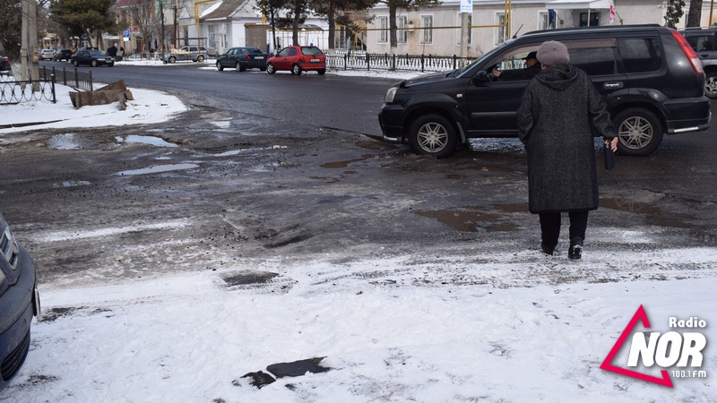 Վնասված ճանապարհները խնդիրներ են ստեղծում վարորդների համար (Լուսանկար, Տեսանյութ)