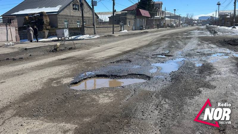 Նինոծմինդայի բնակիչը ահազանգում է՝ ճանապարհները կիսաքանդ են և անանցանելի