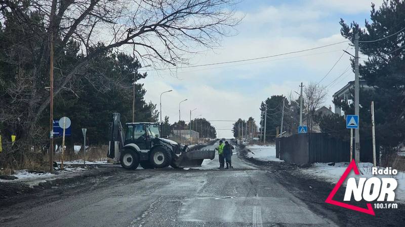 Նինոծմինդայում կլինիկայի հարևանությամբ ճանապարհը կրկին փոսալցվում է