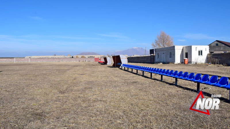 Նինիծմինդայի մեծ ֆուտբոլի խաղադաշտում տեղադրվել են նոր նստարաններ