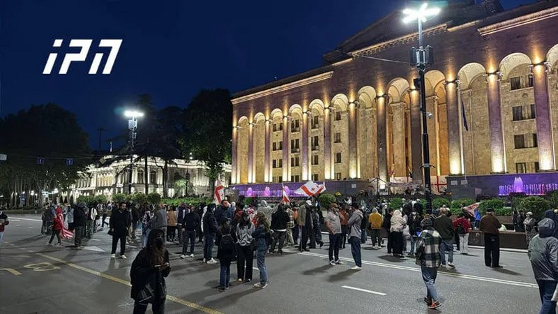 Բողոքի ակցիա է տեղի ունենում խորհրդարանի դիմաց
