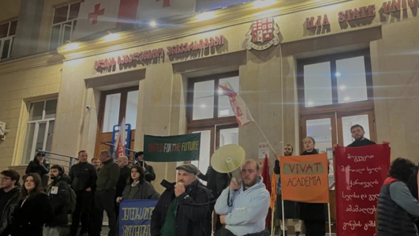 Իլիայի պետական ​​համալսարանի մոտ բողոքի ցույց է ընթանում