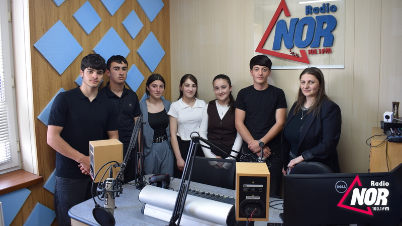 Թորիա գյուղի աշակերտները NOR-ի տաղավարում