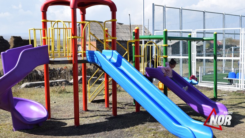 Նինոծմինդայում եւ 6 գյուղերում տեղադրվել են մանկական ատրակցիոններ