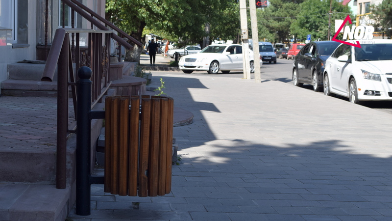 Նոր աղբամաններ ու աղբահանման մեքենա Նինոծմինդայի համար