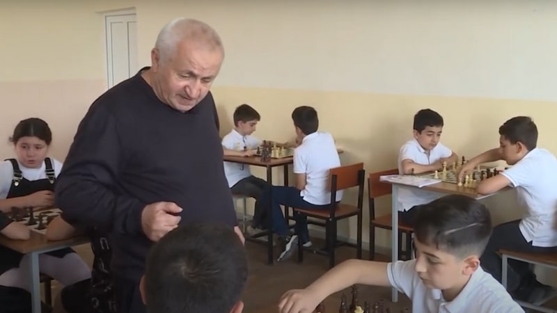 Ծնունդով Փոկա գյուղից Համազասպ Ղույումչյանը 70-ն անց տարիքում աշխատանքի է ընդունվել դպրոցում