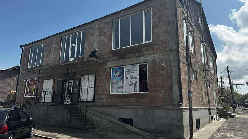 Նինոծմինդայում՝ մեծածախ խանութում (Սամվելի խանութ) պահանջվում են տղամարդ աշխատողներ՝ բարձր աշխատավարձով