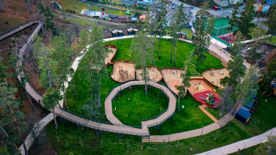 Завершена реконструкция центрального парка в Бакуриани