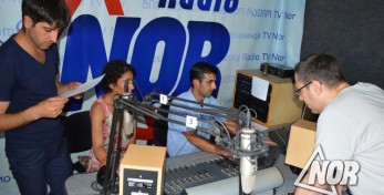 Фото:Волонтеры прошли тренинги на радио Нор