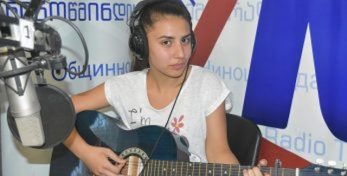 В гостьях у радио Нор будущая певица Мелине Гюласарян