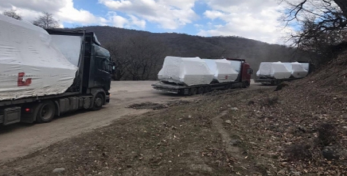 В Болниси передвигаются грузовики с российскими номерными знаками, которые, предположительно, перевозят военную технику в направлении Армении