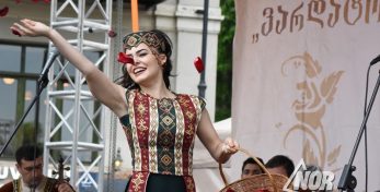 Фото: В Тбилиси 104 раз отметили праздник -«Вардатон» в честь Саят Новы