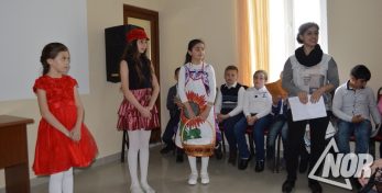 Фото:Сказки «Красную шапочку» и «Колобок» на английском языке