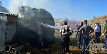 Фото: Сгорело 5 тонн сена в селе  Сатха