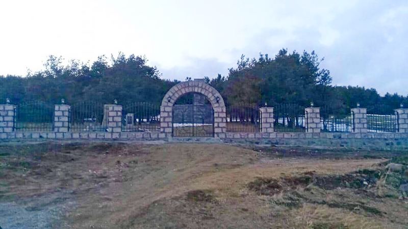 Новое ограждение вокруг мемориала в селе Ороджалар