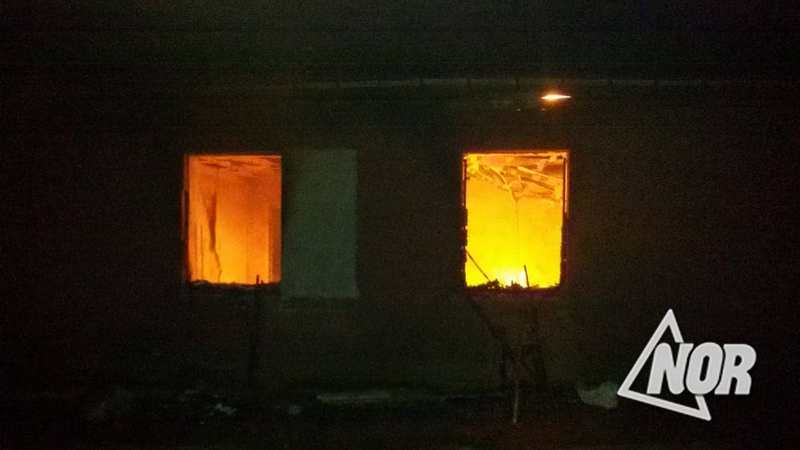 Жители села Пока сожгли дом подозреваемого в убийстве /видео