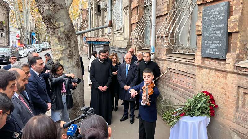 В Тбилиси открылась мемориальная доска, посвященная Араму Хачатряну