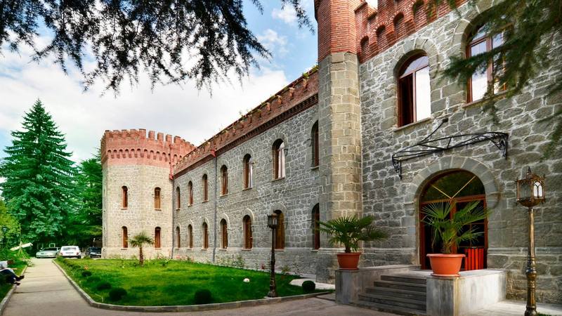 В Боржоми завершена реабилитация исторической санатория «Borjomi Palace»