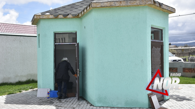 Восстановление комфорта: Очищение туалета в парке Айос-Картлос, город Ниноцминда