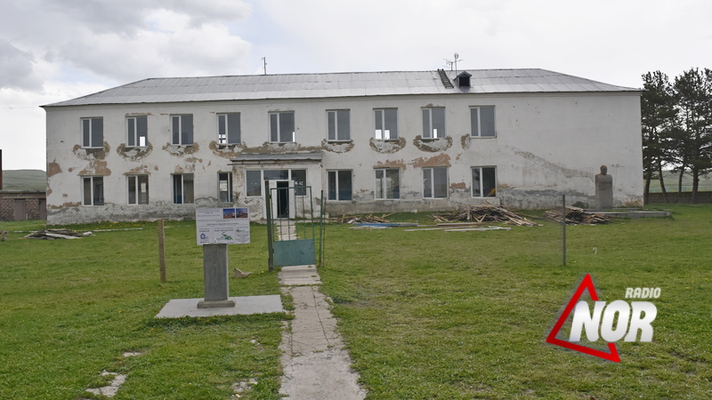Начался ремонт школы села Б.Арагял