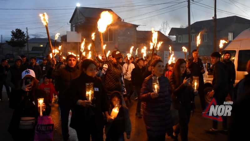 Факельное шествие с требованием признать и осудить Геноцид