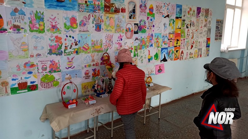 Выставка пасхальных рисунков в школе N2 города Ниноцминда\фото