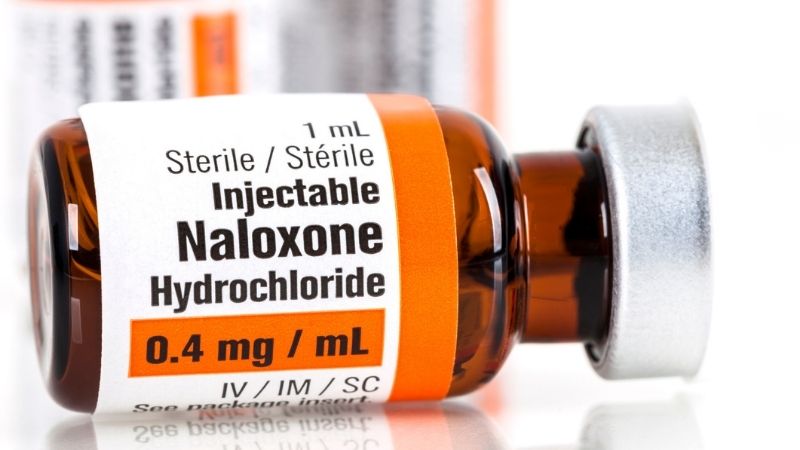 Налоксон и другие экстренные лекарства выдаются без рецепта в случае необходимости.