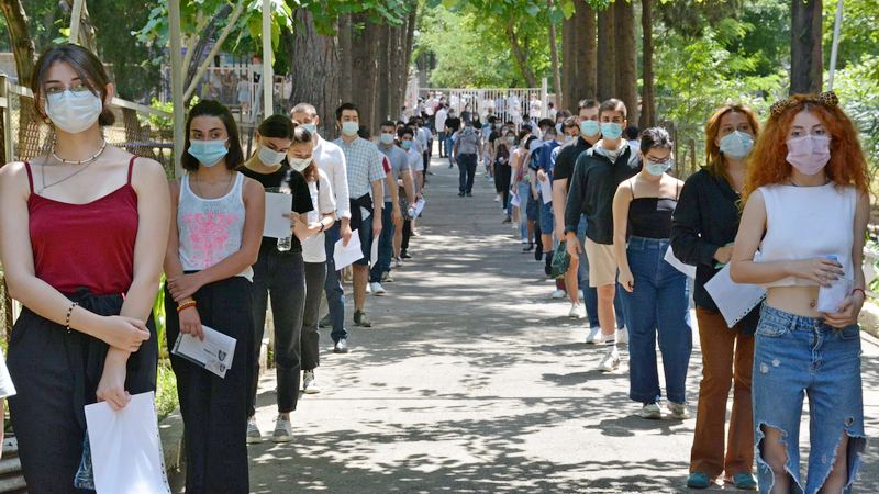 В Грузии разрешили абитуриентам не носить маски на экзаменах