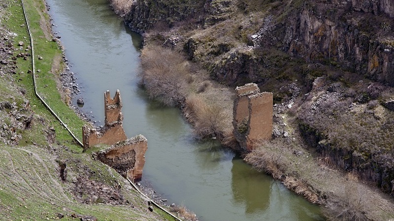 Турция собирается восстановить исторический мост Ани на армяно-турецкой границе на реке Ахурян