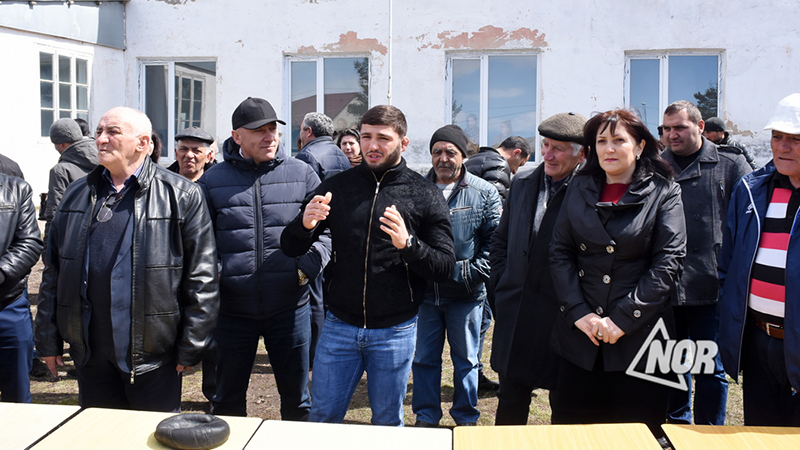 Чемпион мира смешанных единоборств  Арман Царукян посетил родное село