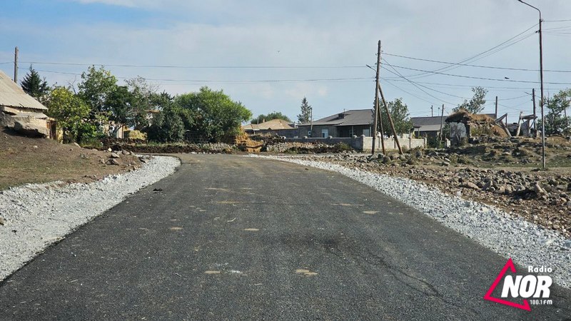 В Гореловке ведутся работы по укладке асфальта