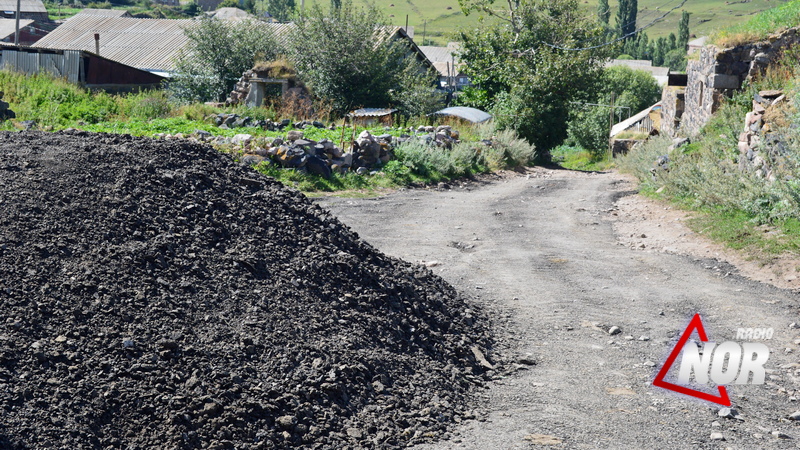 Дорогу села Эштия начали ремонтировать