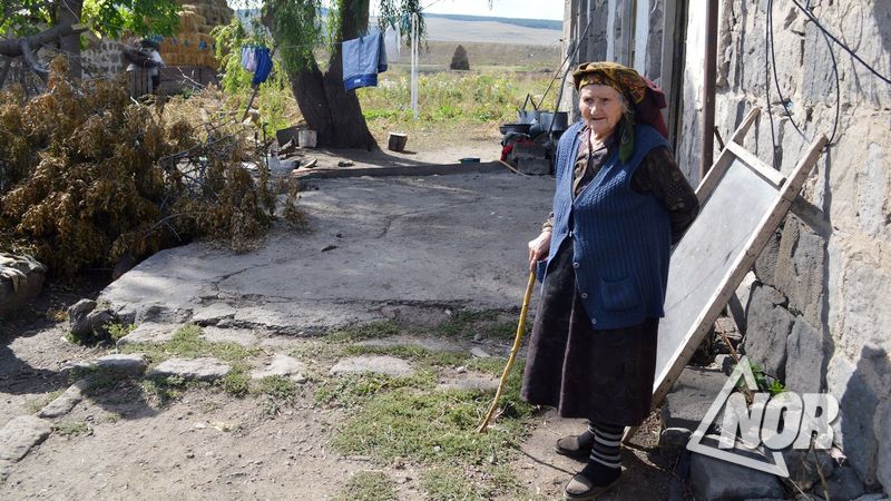 83 летняя бабушка Арусяк нуждается в помощи/видео