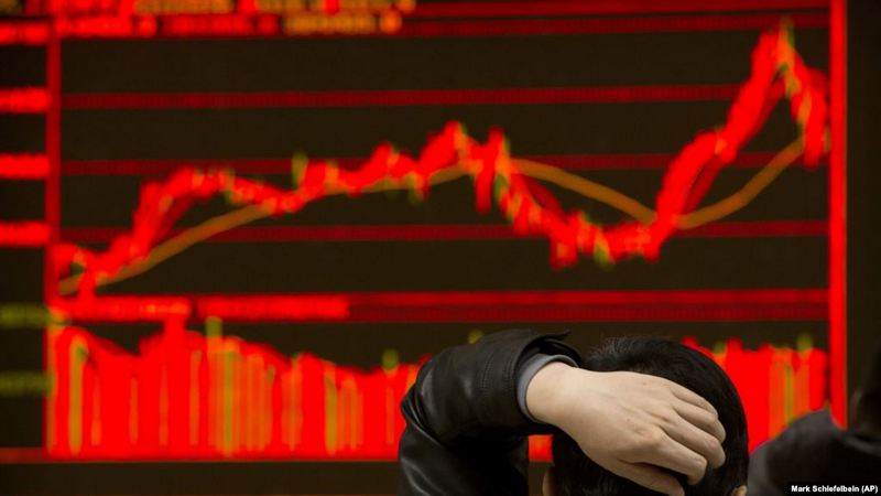 Китайские биржевые индексы рухнули из-за коронавируса
