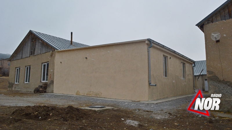 Завершено строительство санузлов в школах №1 и №2 села Эштия.
