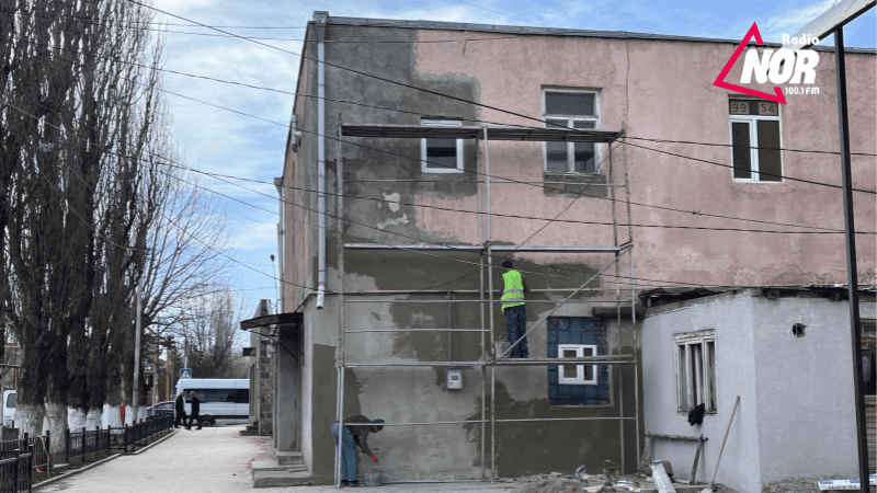 Работы по ремонту фасадов зданий восстановились