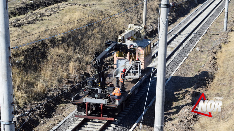 Продолжаются работы по строительству железной дороги Баку-Тбилиси-Карс