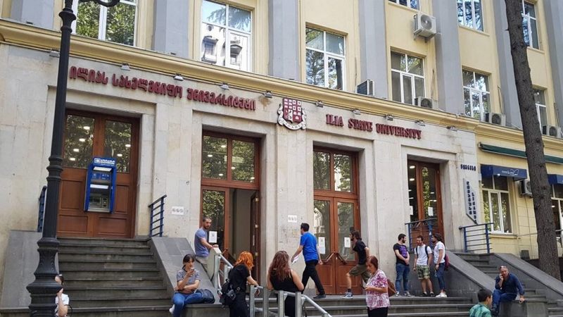 Студенты в Грузии предпочитают государственные вузы частным – статистика