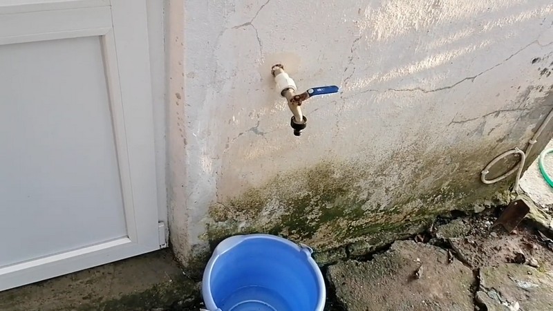 В Ниноцминде на улице Пушкина  уже три дня нет воды. Когда же подадут воду?