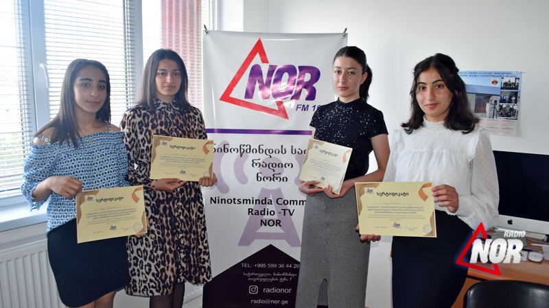 Волонтеры Радио NOR награждены сертификатами / Фото