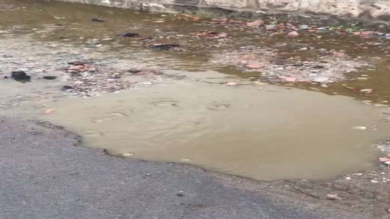 На улице Эрзрумская прорвало канализацию