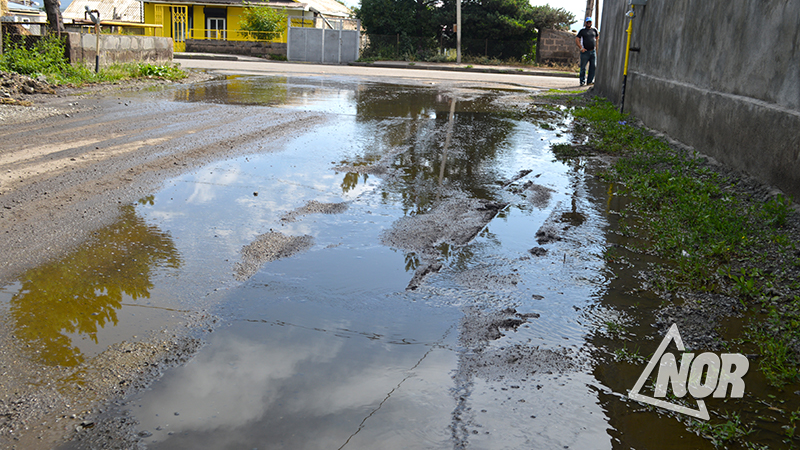 На улице Армянская засорилась  канализация
