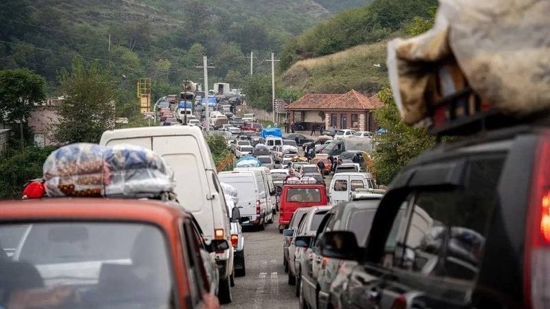 По данным СМИ, в Армению из Карабаха прибыли 93 тысячи человек