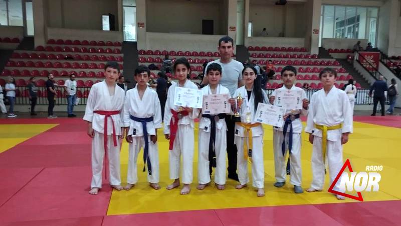 Каратисты Ниноцминды завоевали 4 медали в Тбилиси