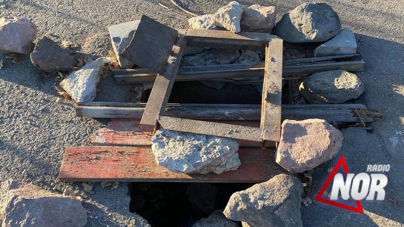 Жители улицы Церетели вновь жалуются на разрушенное состояние канализационных люков