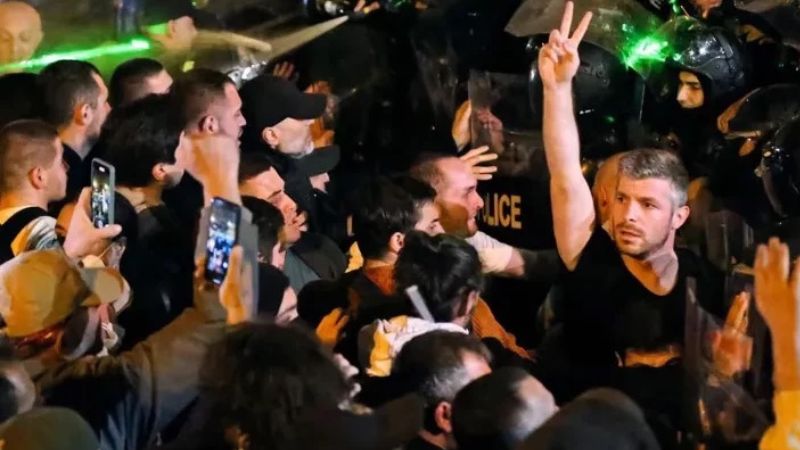 «Лело»: полицейские избили генсека партии
